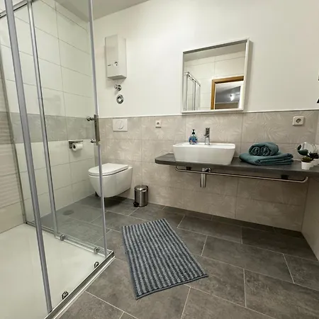 Galerie-ferienwohnung Im Schindlershof - Zentral Und Ruhig Apartment *